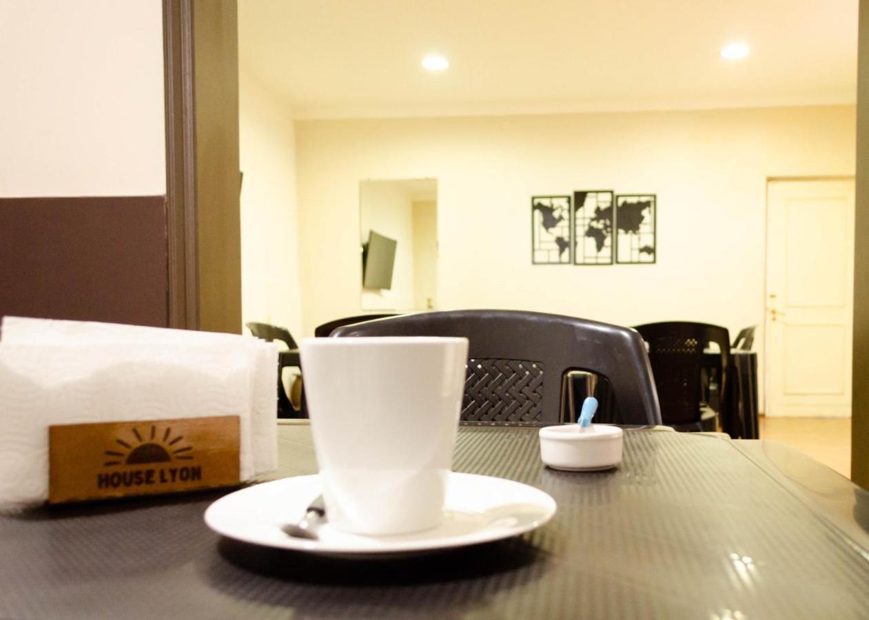 Acomodação com café da manhã  Houselyon *